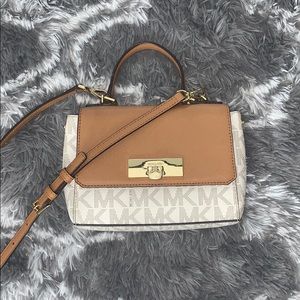 Crossbody purse